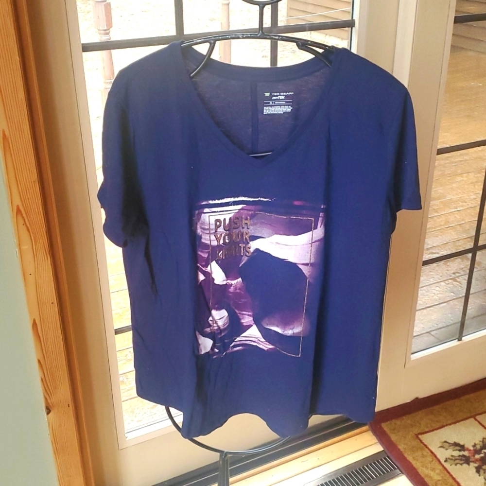 Tek Gear DryTek - Short sleeve V-Neck Push Your Limits Graphic Sz. XL‎ T-shirt